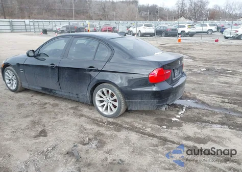 2011 BMW 328I xDrive z USA, uszkodzony, nr VIN WBAPK7C57BA818943